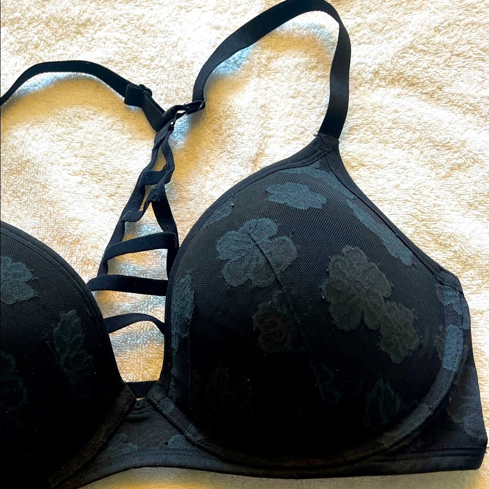 Victoria’s Secret sexy & beautiful black lightly lined bra size 36DD